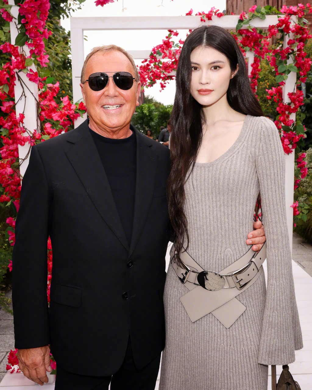 何穗真不是一般的白,比白人的肤色还要白啊.