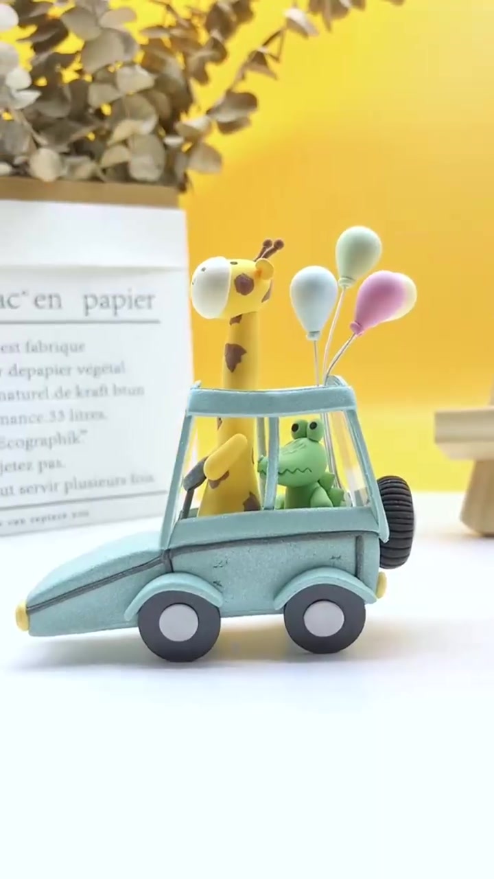 秋天的假期里,快来和长颈鹿一起开着小车游玩吧!超轻粘土手工