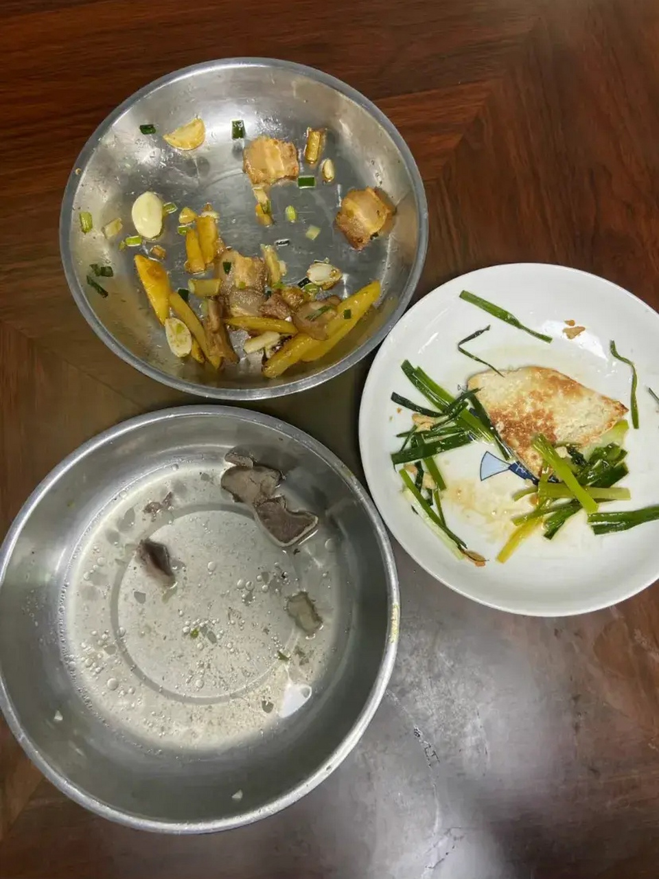 晚回家半个小时,公婆老公全吃完饭了,剩了一桌残羹剩饭!