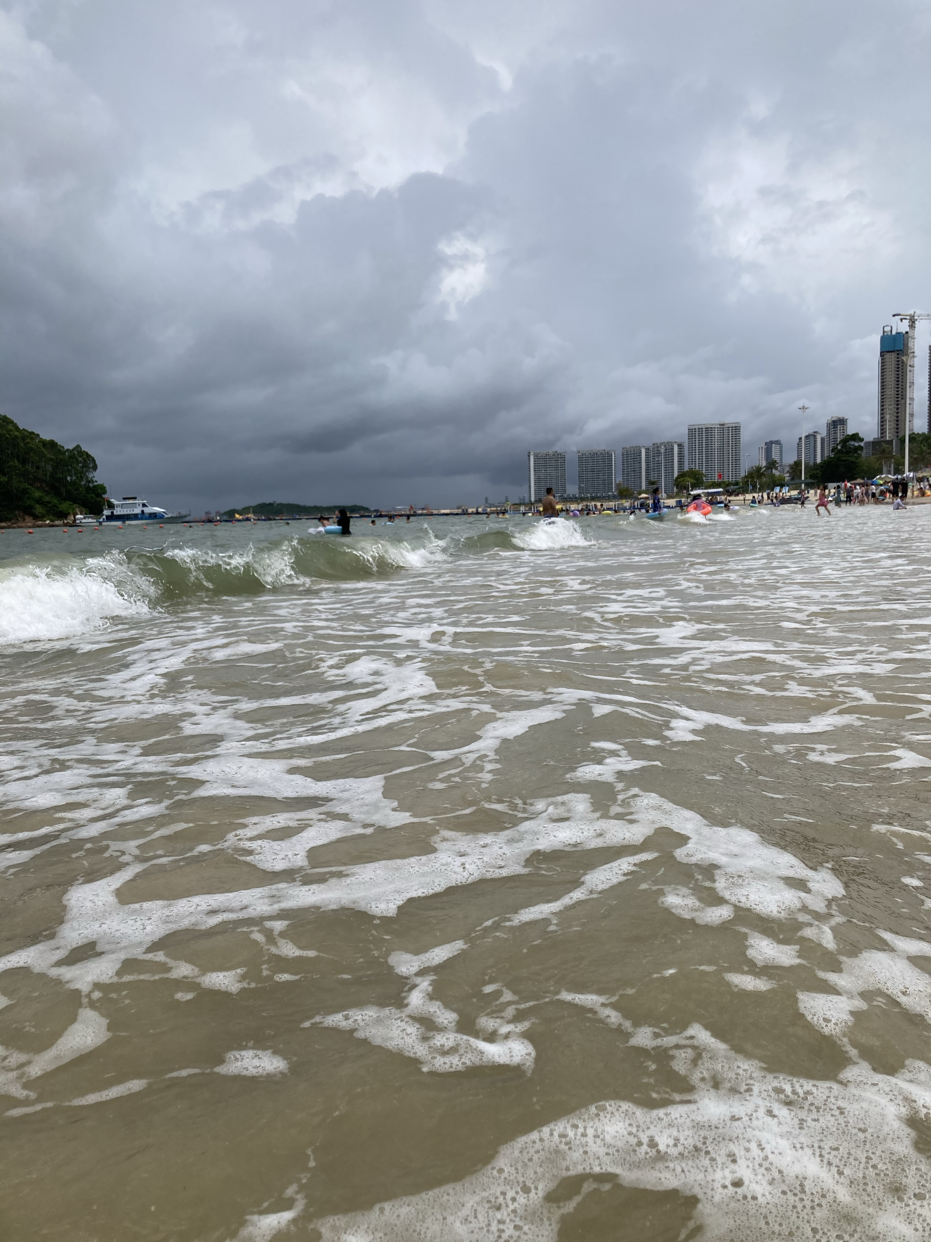 在黄金海岸,观海浪,听海啸,吹海风,夏天的味道