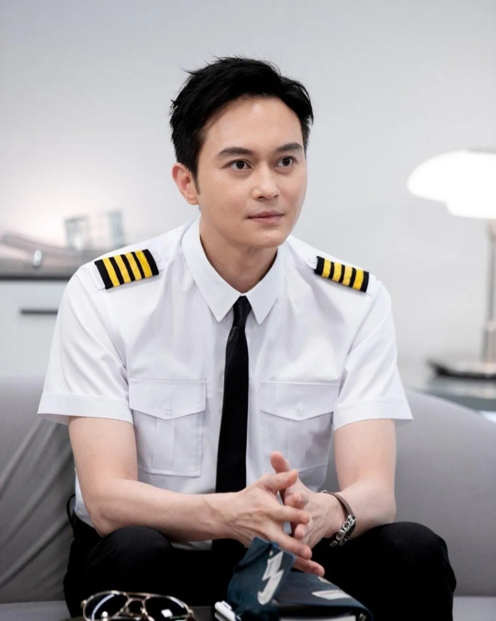 太帅了!52岁张智霖看起来只有25岁,颜值状态"冲上云霄".