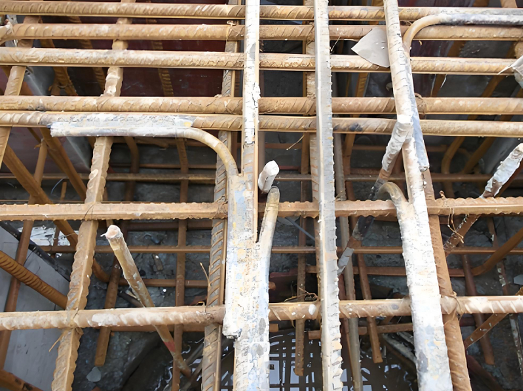 防雷接地的焊接长度是非常重要的,它关系到整个电气系统的安全性能.