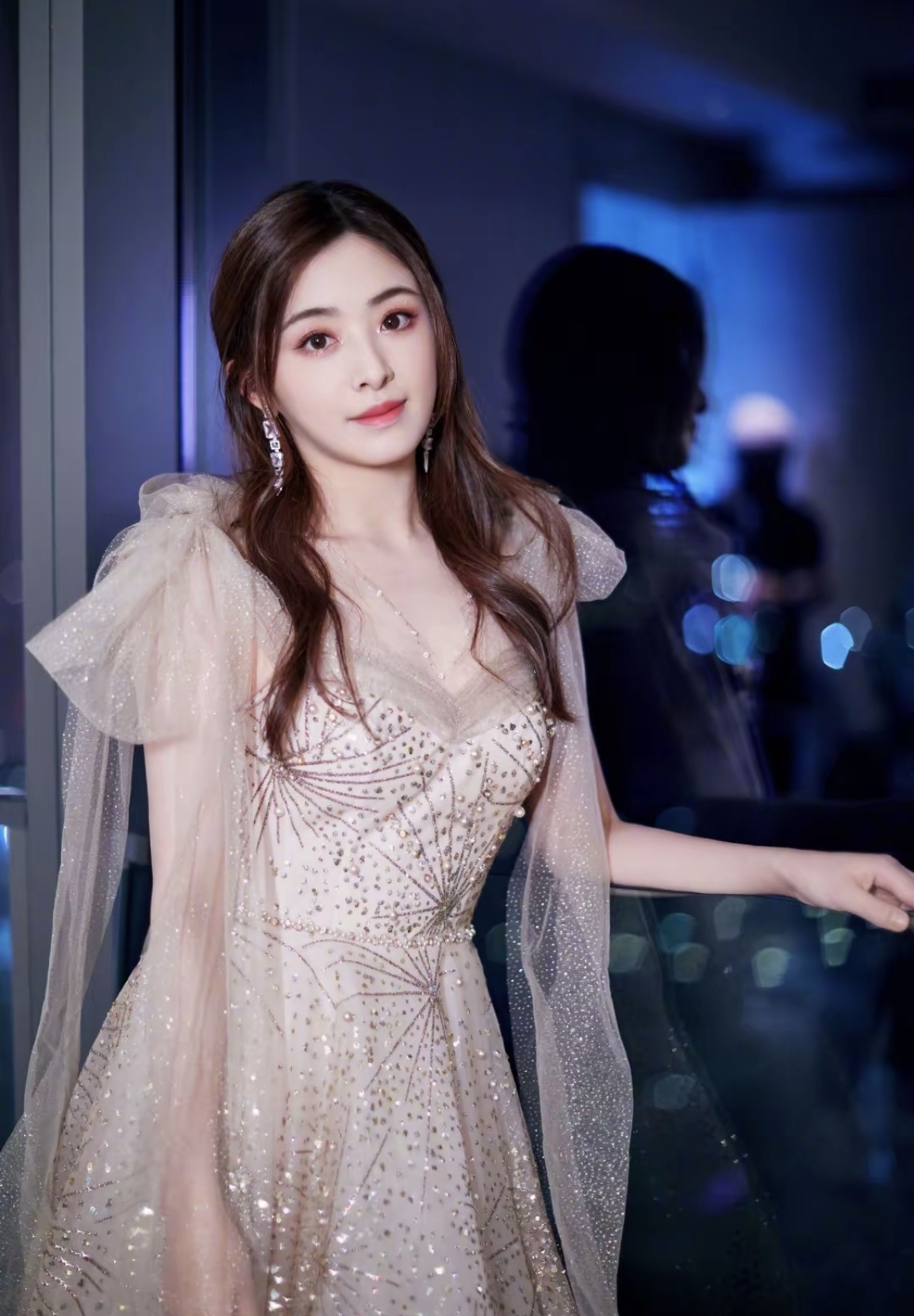 青春美少女张含韵华丽转身:从《酸酸甜甜》到全能女王的蜕变!