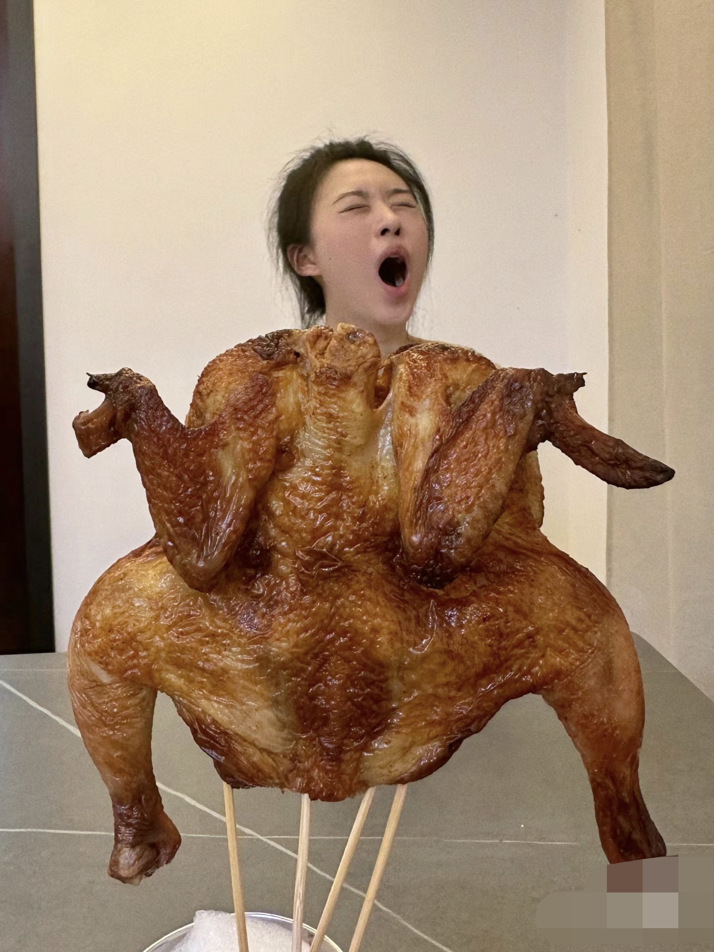 男朋友让我也打扮打扮给我拍 我问他为什么要一直拿