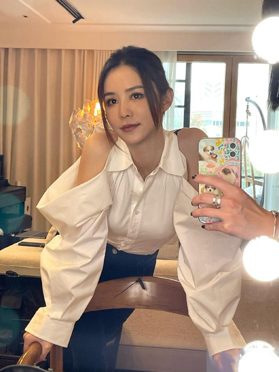 林峰的老婆模仿吴千语晒出了没有修图的照片