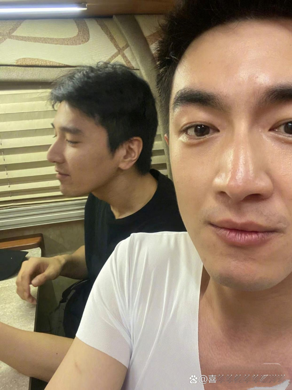 看到高圆圆和她老公对林更新的态度,我就忍不住想笑