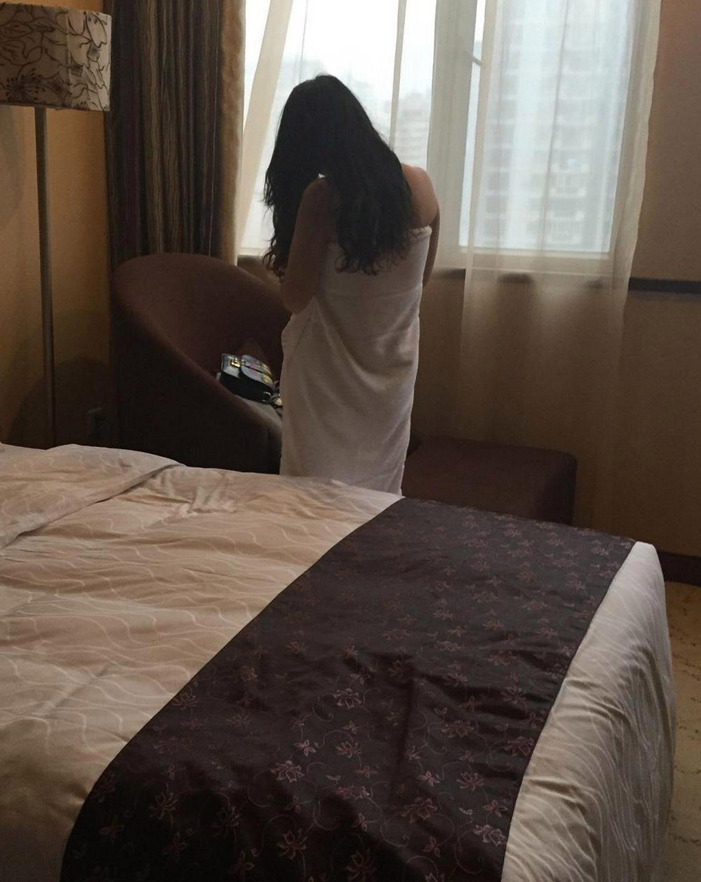 女子称在酒店裸睡被人刷卡进房