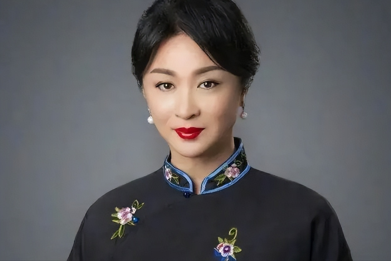 金星的妈妈韩颖:儿子变女儿,扛过了流言蜚语,如今一家其乐融融