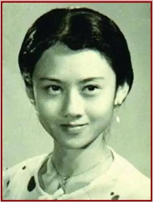 杨丽萍泪别慈母:她从小父母离异,愧疚让母亲带着遗憾离世