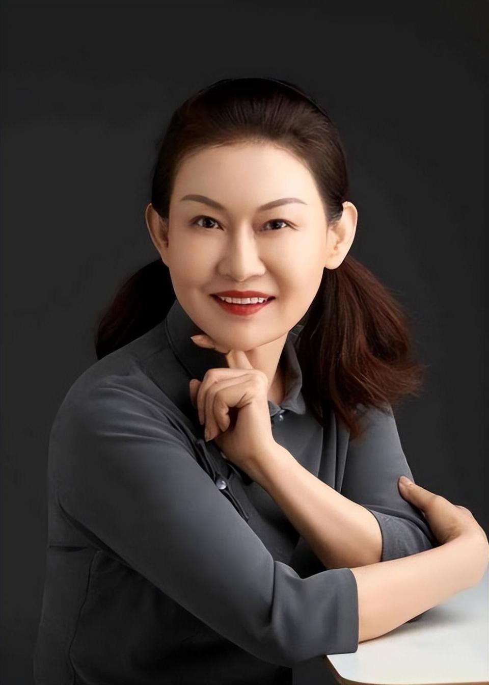 回顾:山东女首富赵燕:把20元的东西卖到5000元,如今身价500亿