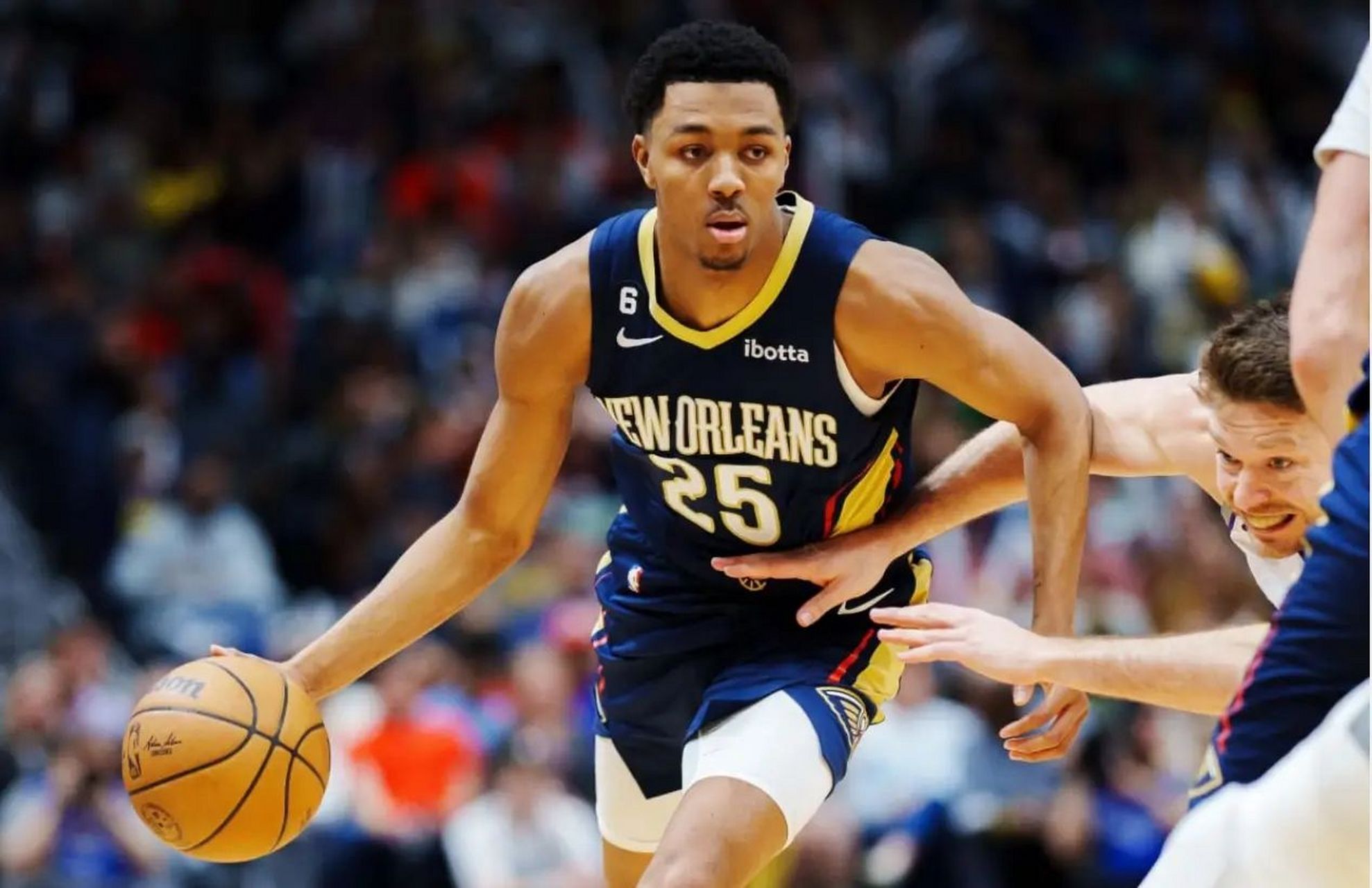 据鹈鹕随队记者christian clark的独家报道,球队与年轻前锋特雷·墨菲