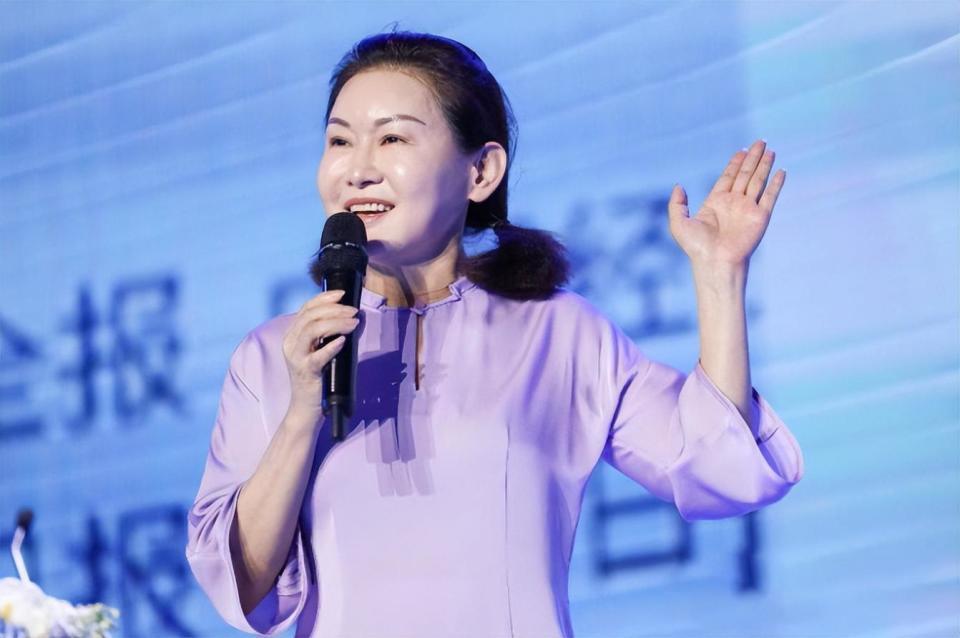 回顾:山东女首富赵燕:把20元的东西卖到5000元,如今身价500亿