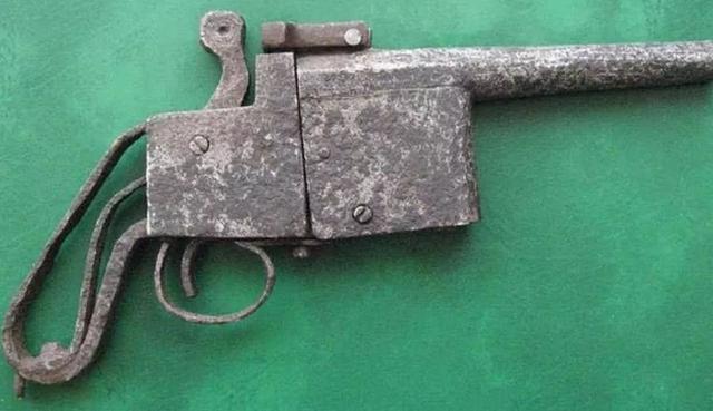 杨靖宇所用国产"金鸡环眼满槽通天档镜面",在匣子枪中属何水平