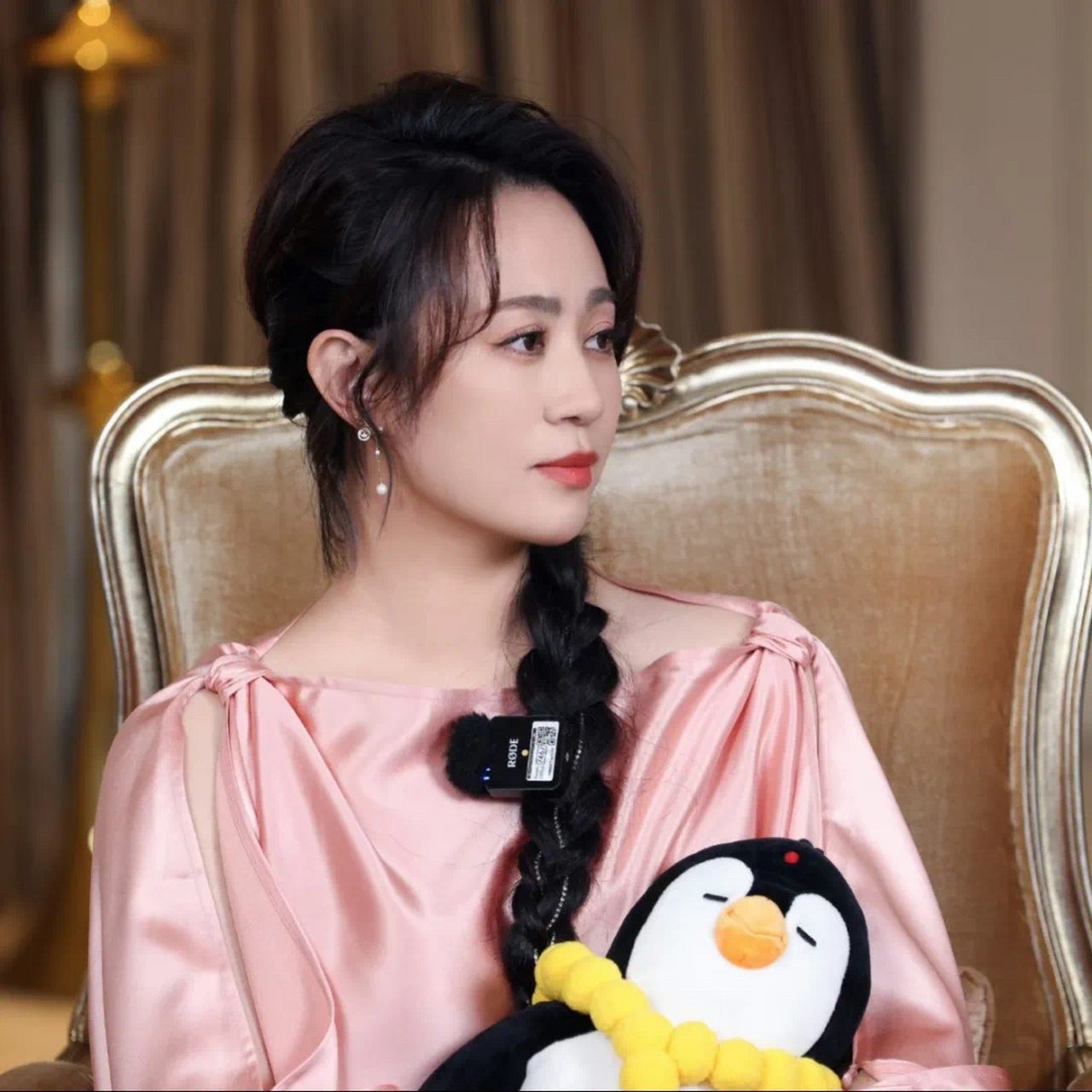 马丽确实在纠结要不要趁热打铁,和沈腾再进行一次合作.