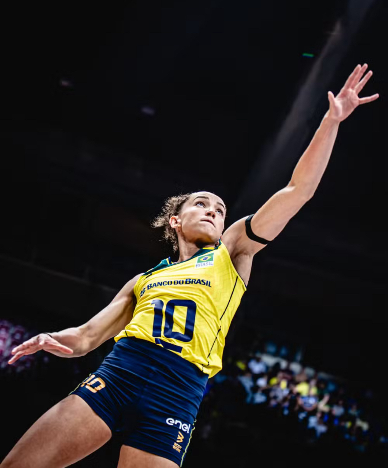 加比谈论排球和社交网络上成功的影响