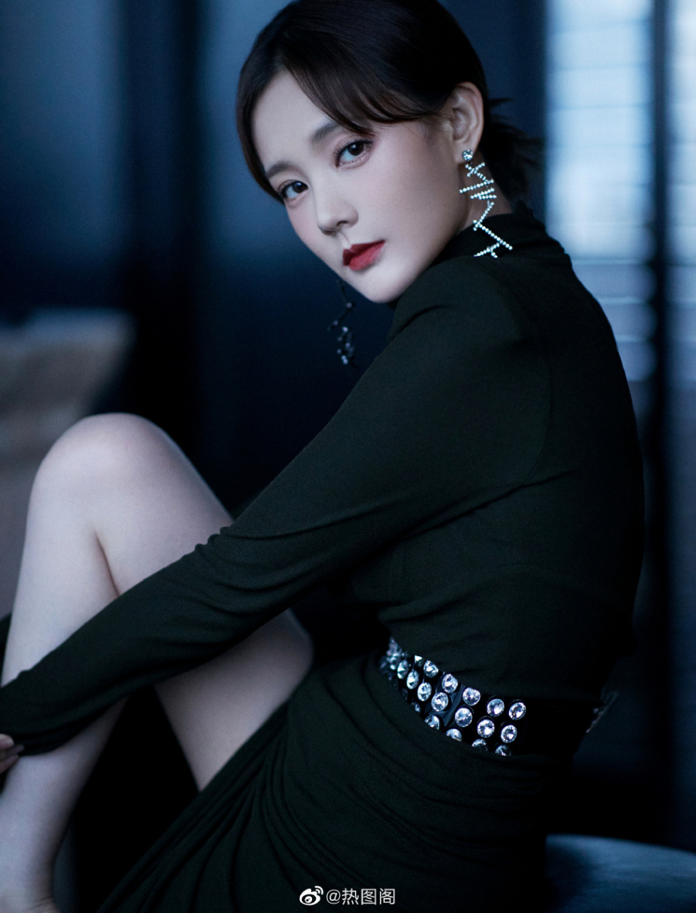 要的李一桐  黑色开叉长裙