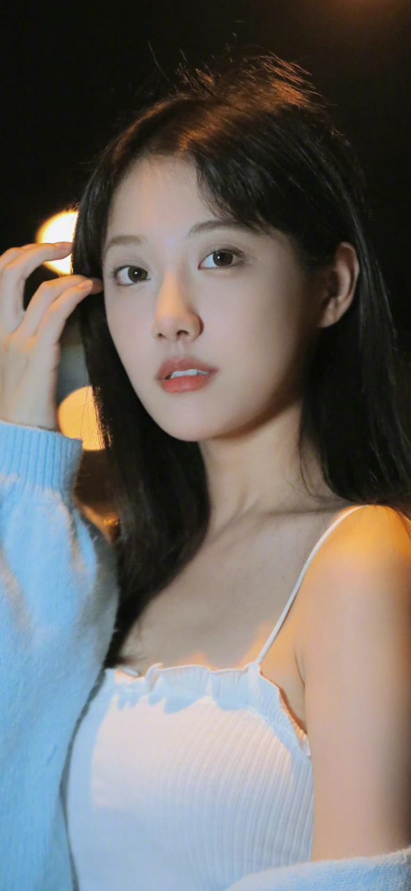 李艺彤的时尚之旅:写真大赏中的高光时刻