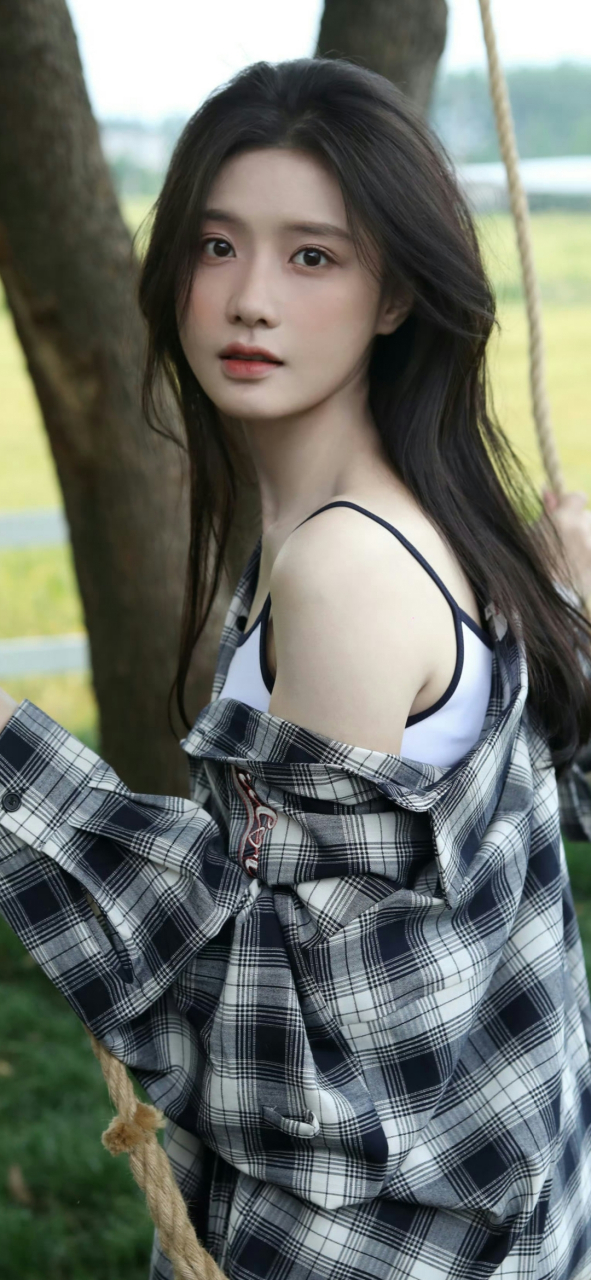 李艺彤的时尚之旅:写真大赏中的高光时刻