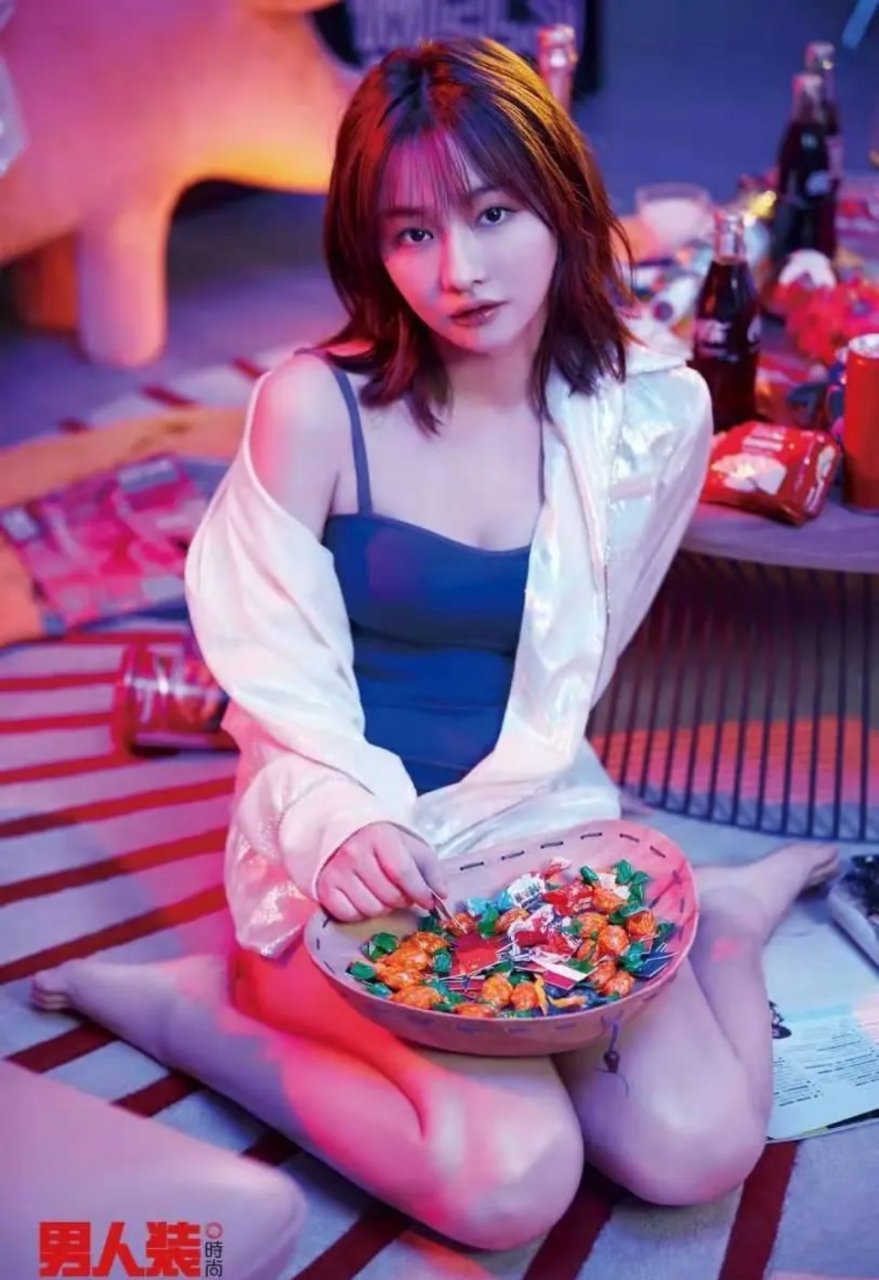 miss韩懿莹19年12月刊男人装封面  这是真滴少 #英雄联盟