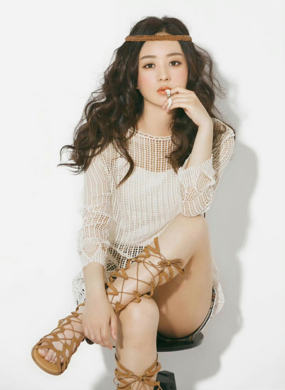 好有趣的灵魂.    图是赵丽颖男人装 921592159215