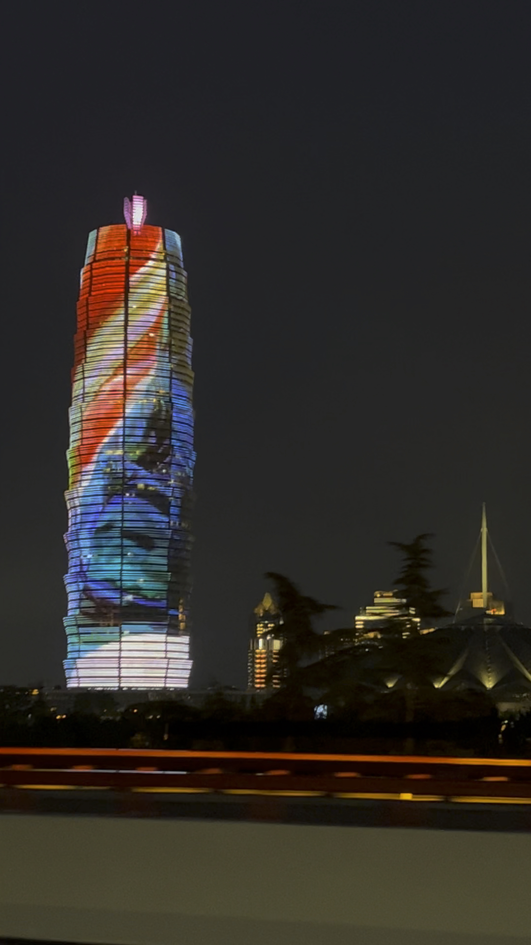 郑州东区的夜景好美耶!郑州也是好多外地人向往的地方!