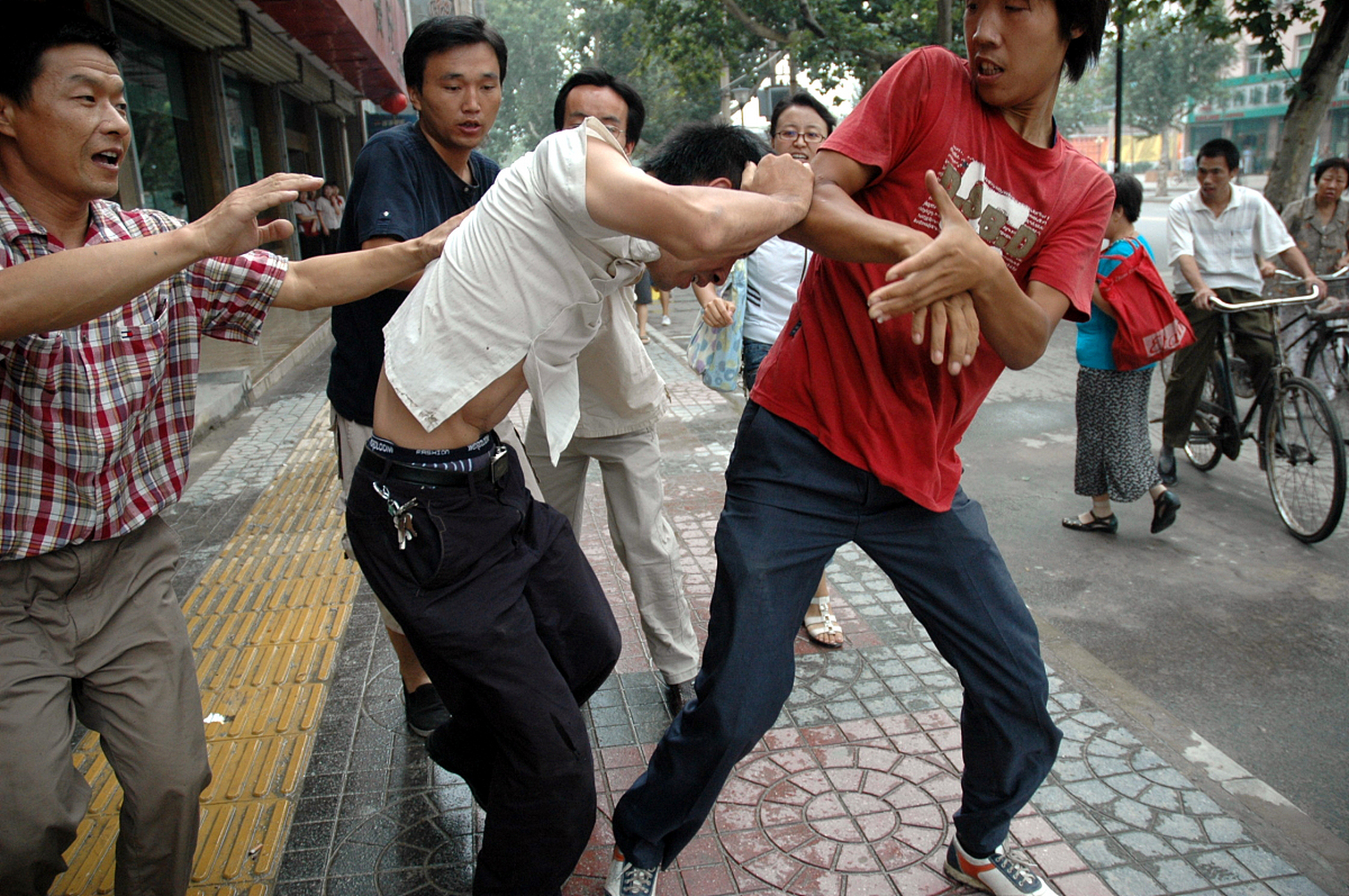 打架图片霸气男生图片