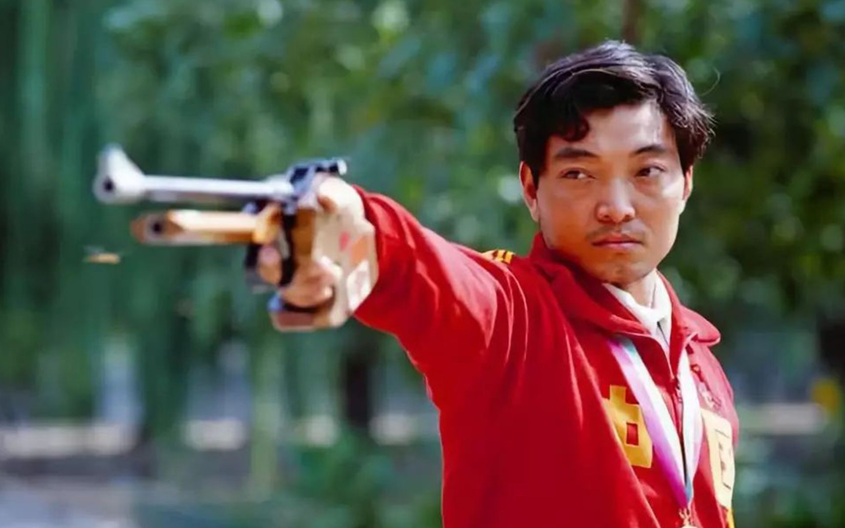 是夺冠热门,更是因为许海峰为我国夺得奥运会首枚金牌,极大地鼓舞了