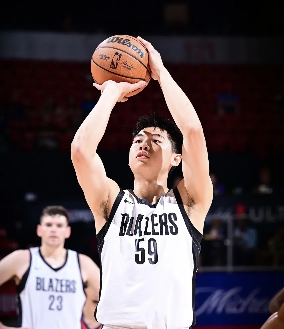 1,万万没想到,韩国球星李贤重居然完成首秀,虽然只打了1分25秒!