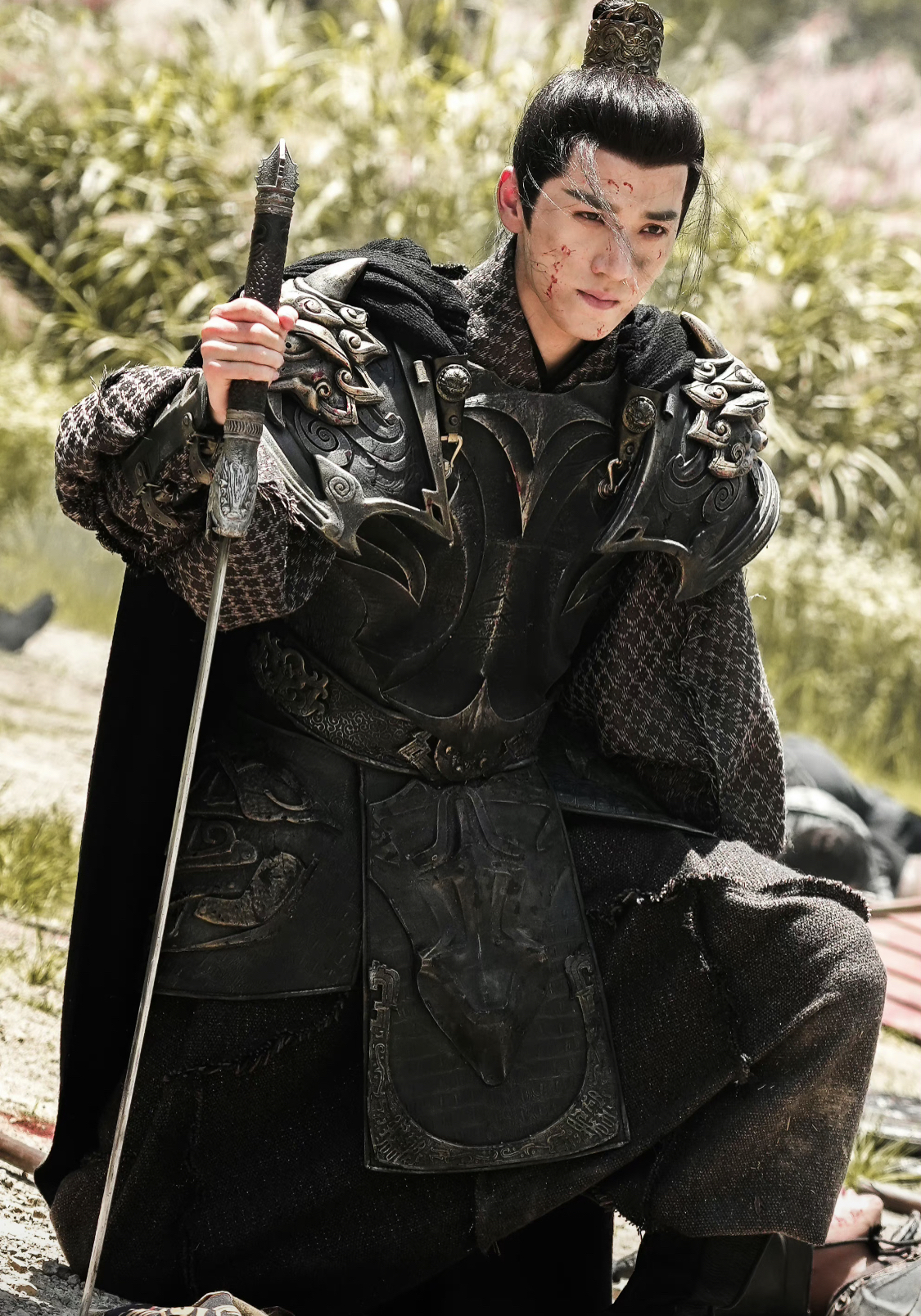 知道馨悦刺杀小夭后,选择和馨悦合谋追杀小夭