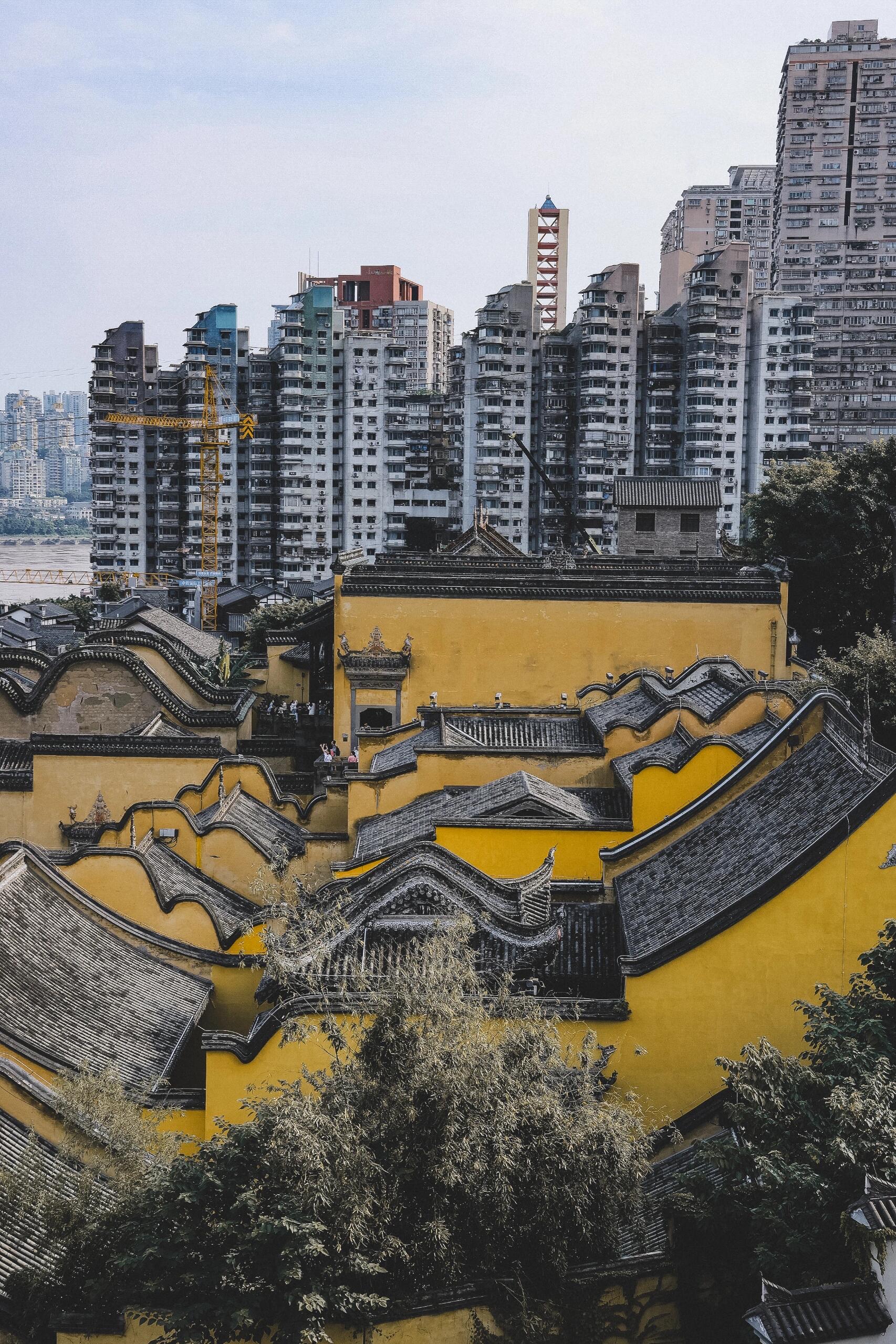 重庆湖广会馆是位于中国重庆市渝中区东水门正街的一座重要历史文化