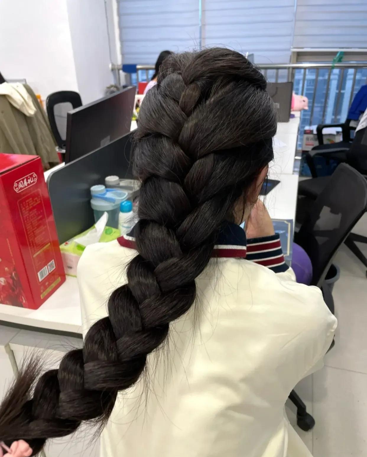 太羡慕同事的发量,同样都是天天加班,我每天都大把