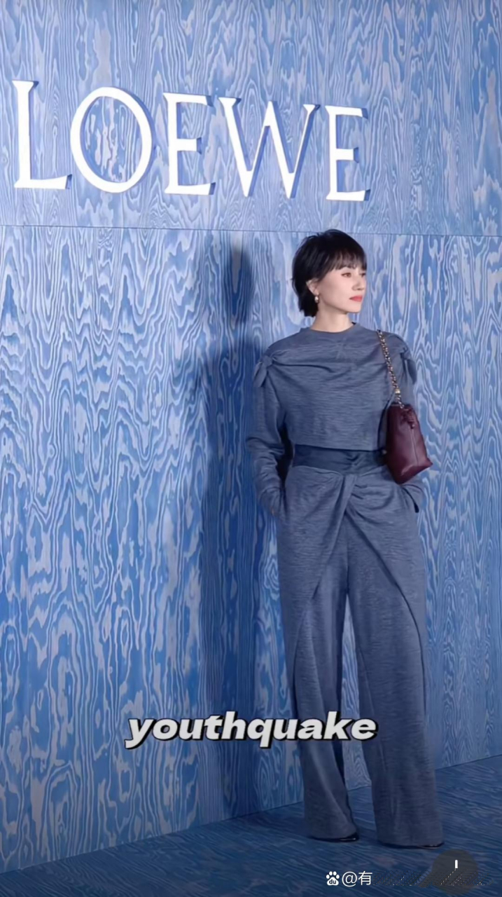 袁泉侧面思考的样子,气质真的特别独特