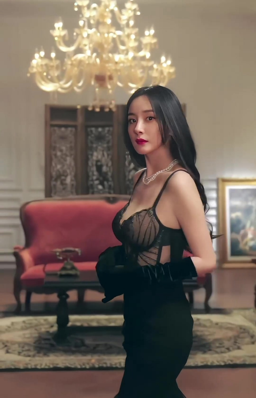 杨幂内衣代言!美丽与身材并存,让人目不转睛!