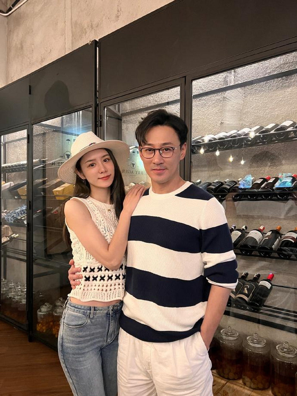 林峯和张馨月这对夫妻结婚四年多了,有个可爱的女儿