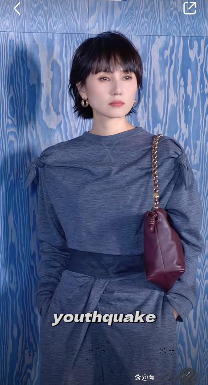 袁泉侧面思考的样子,气质真的特别独特