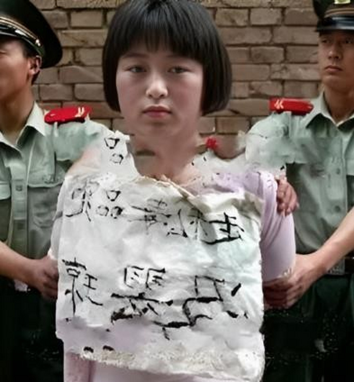 2003年,21岁的女毒贩被押赴刑场,在生命的最后一刻
