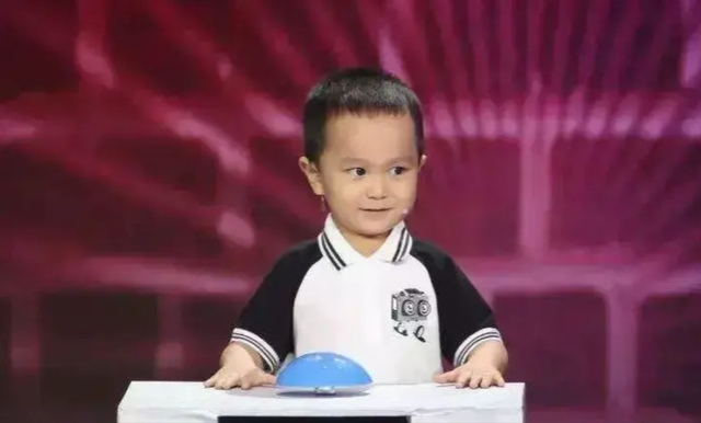 那个3岁识千字背百诗,6岁登央视夺冠军的小神童,如今怎么样了?
