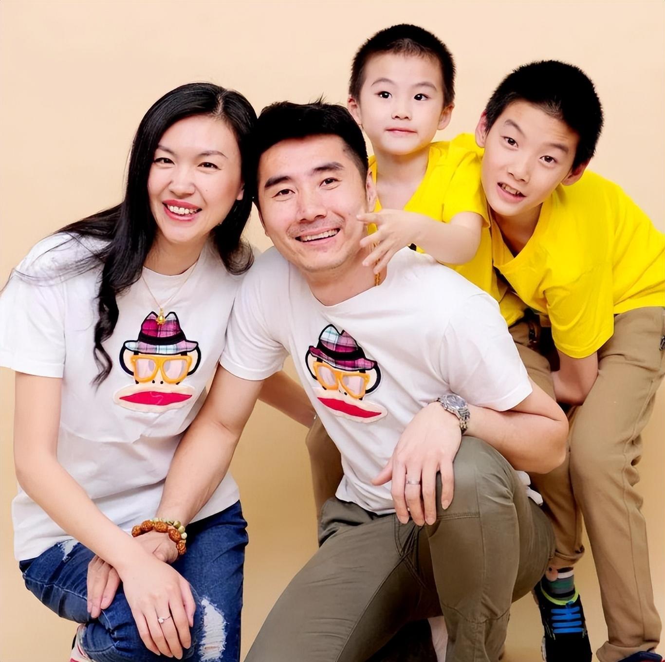 "环球夫人"桂冠王蕾蕾:做盲人模特不丢脸,生两子被丈夫宠上天