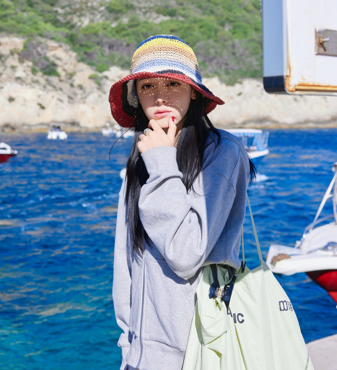 迪丽热巴花少时期的旅游照
