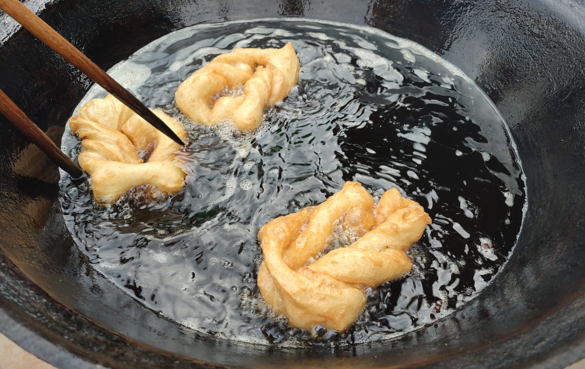 【石家庄平山苏家庄卖麻糖的老板真实在】油条,在平山叫麻糖.