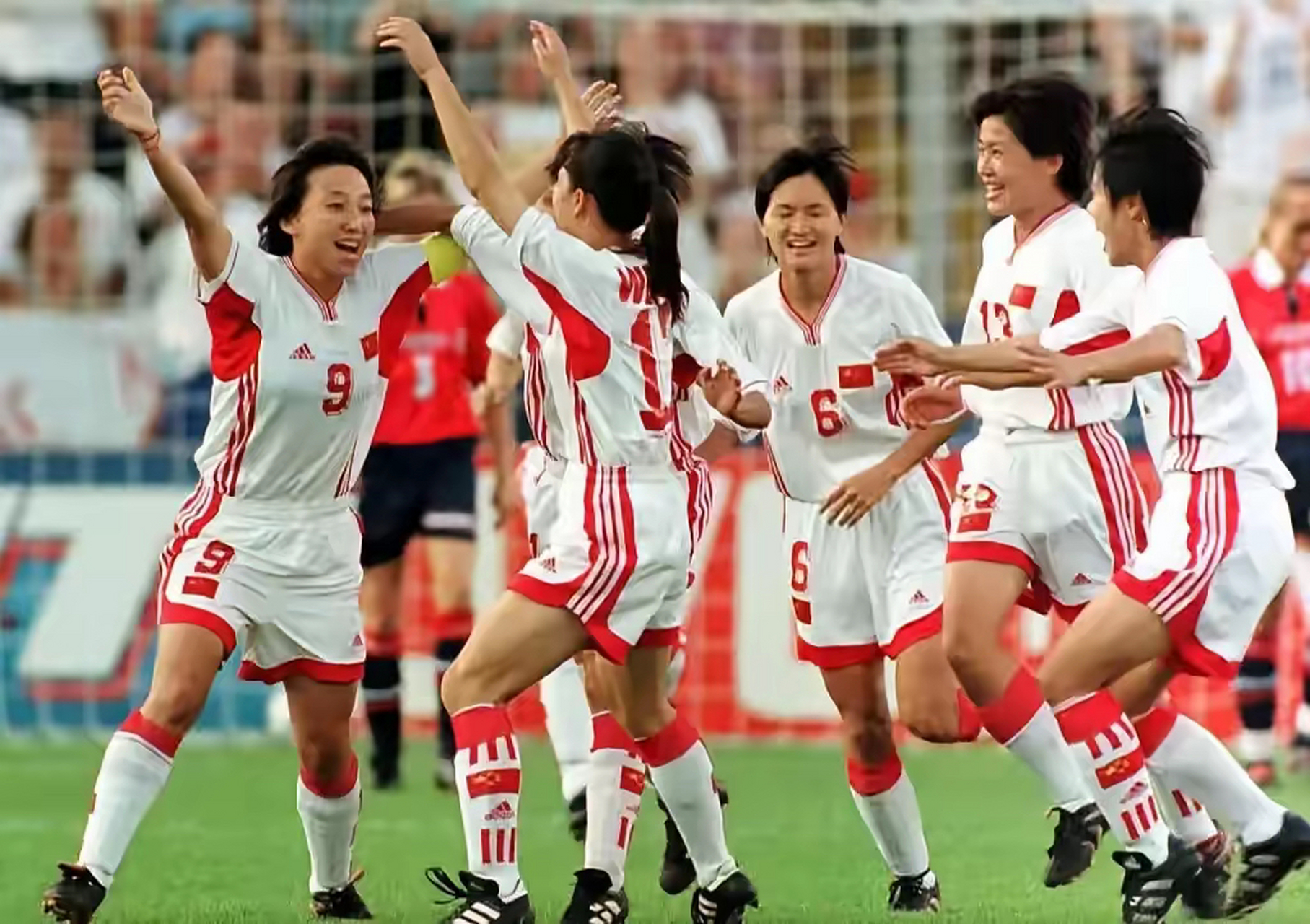 1999年女足世界杯,铿锵玫瑰的比赛历程: 1,中国2:1瑞典,金嫣,刘爱玲各