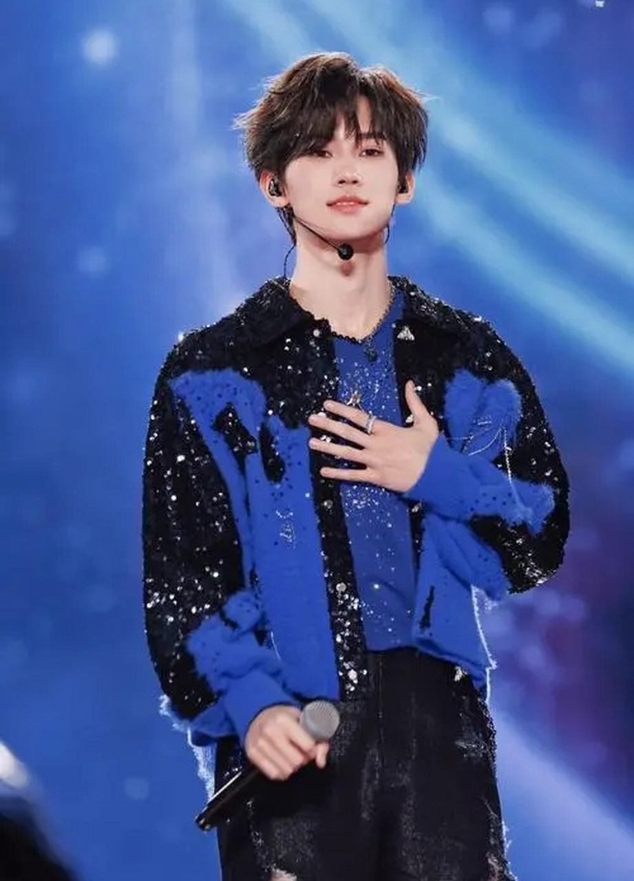 近日,关于张真源与贺峻霖恋爱的信息引发网络热议,现公司发布声明