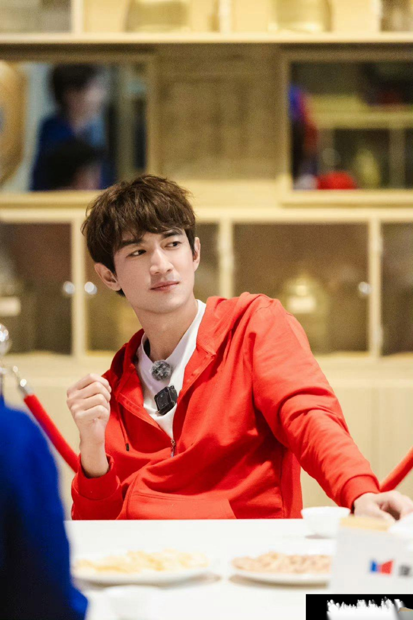 林更新综艺营业照上线,更加阳光帅气