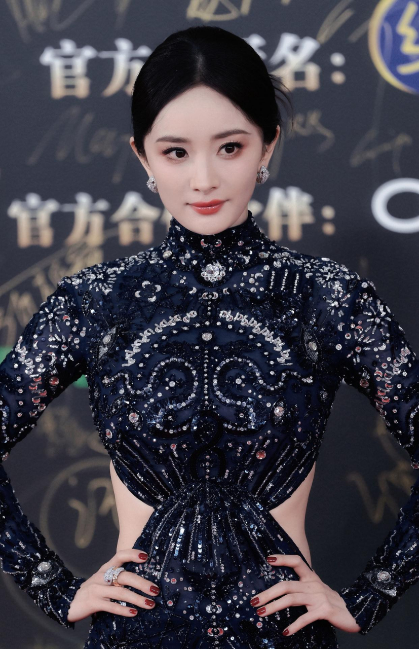 杨幂穿旗袍的样子真漂亮,既优雅又性感,太迷人了