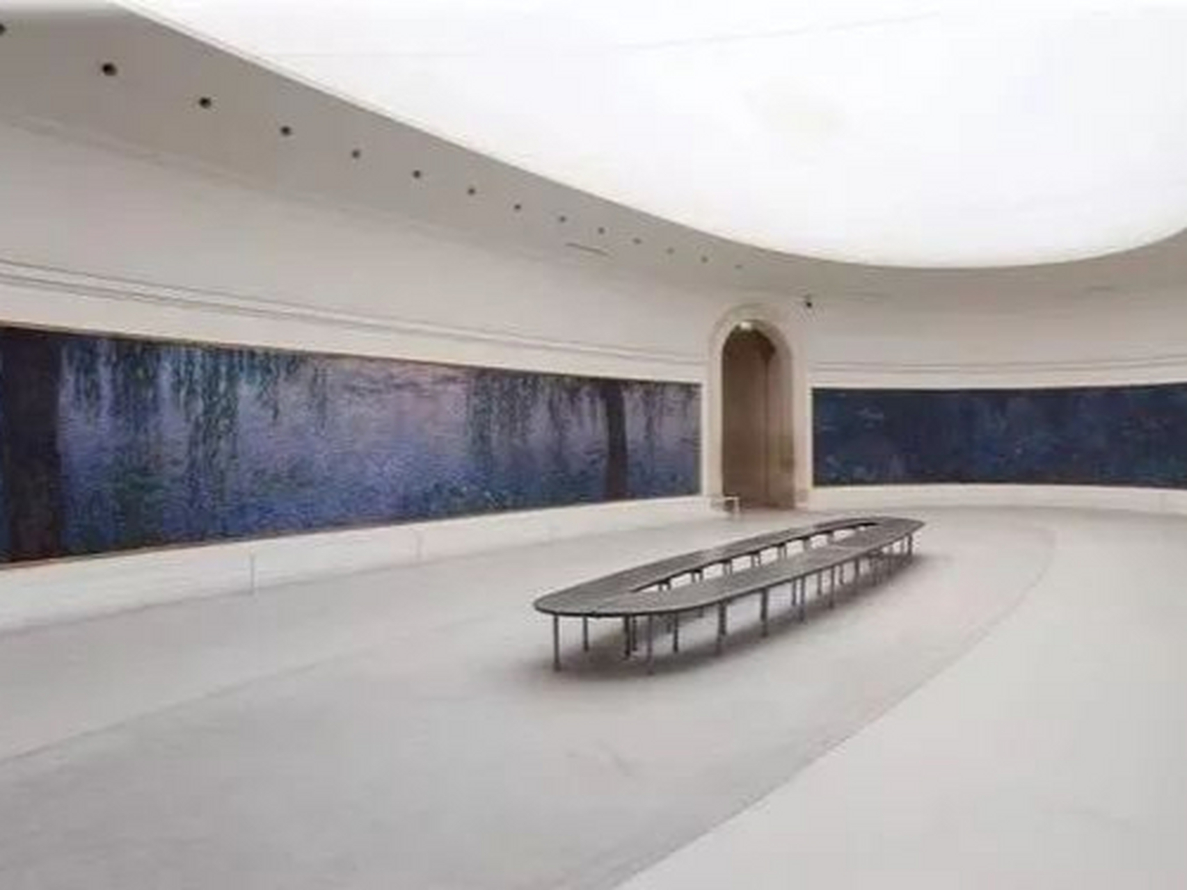 巴黎橘园美术馆:必打卡的展品是超大幅的莫奈《睡莲》系列,但橘园的