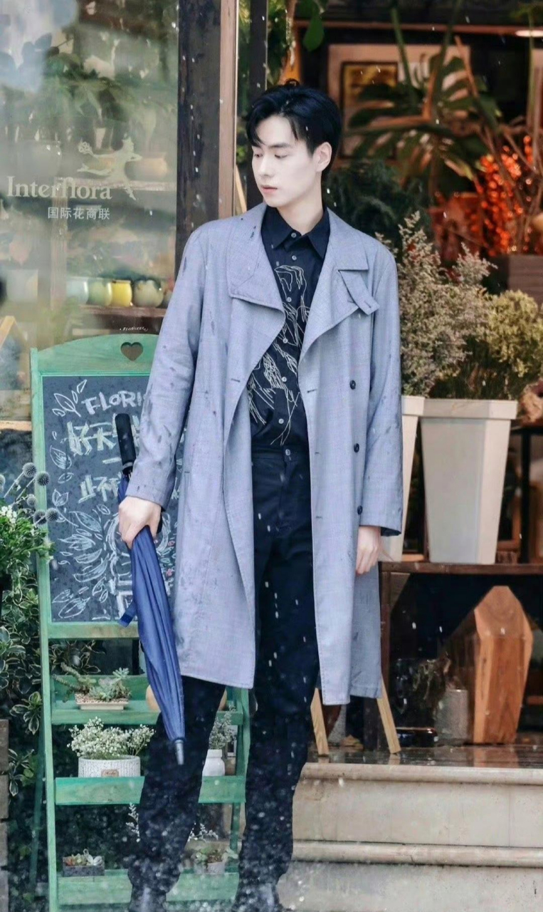 胡一天现在穿什么都帅炸了