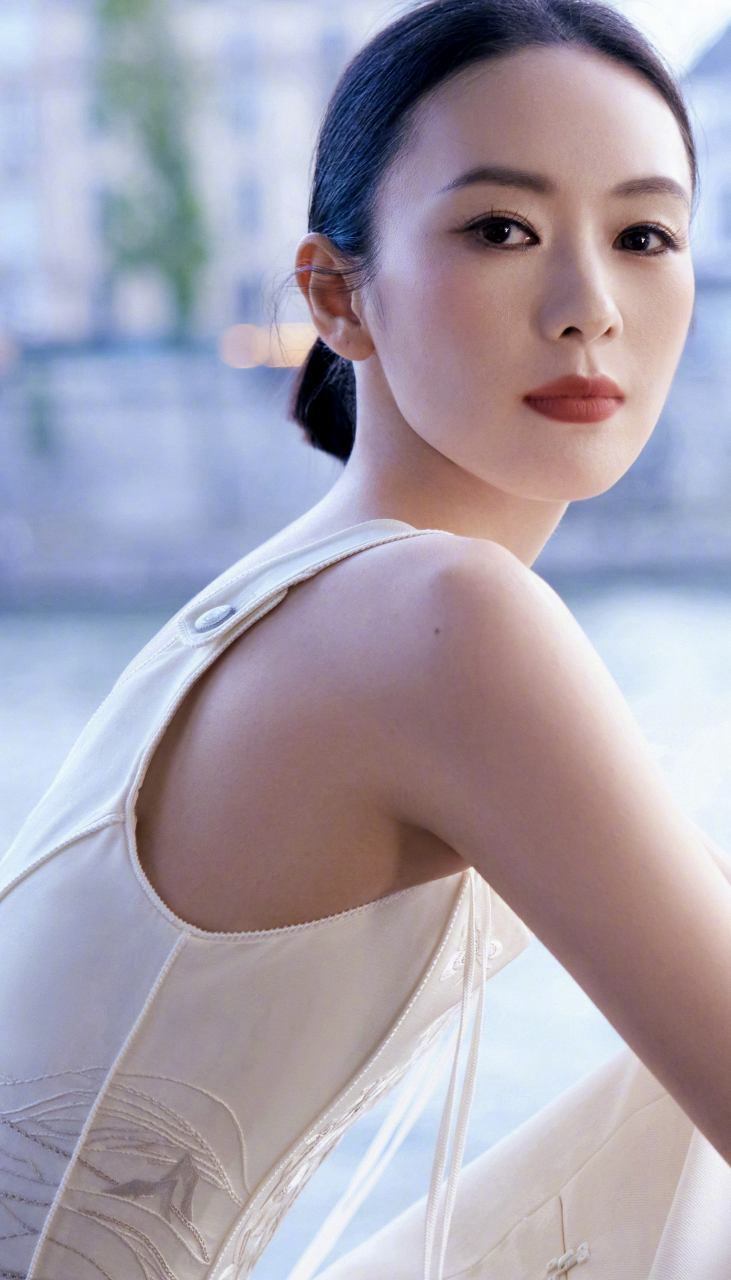 童瑶壁纸写真:在塞纳河畔的温柔格调.