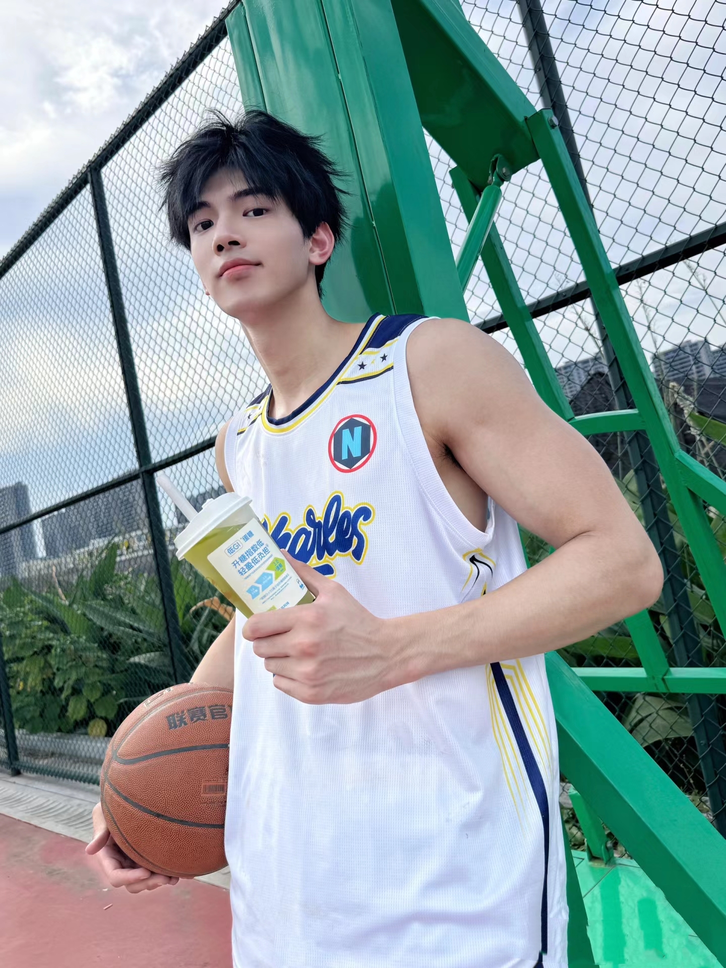 192清爽篮球体育生!