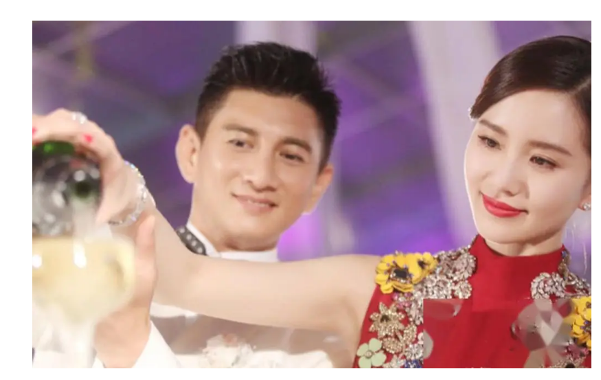 马雅舒庆结婚14周年,外籍老公逆生长好帅,比前夫吴奇隆状态还好