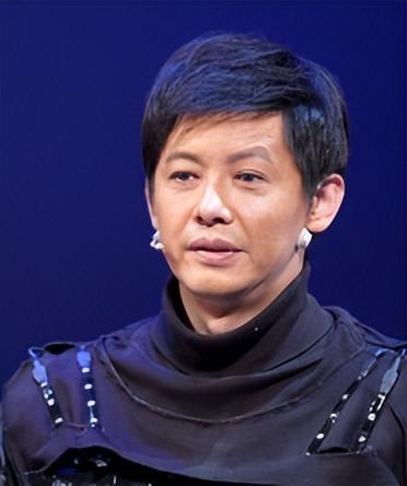 他是"央视败类",抛弃妻子和董卿同居6年,14岁才知叔叔是亲爸